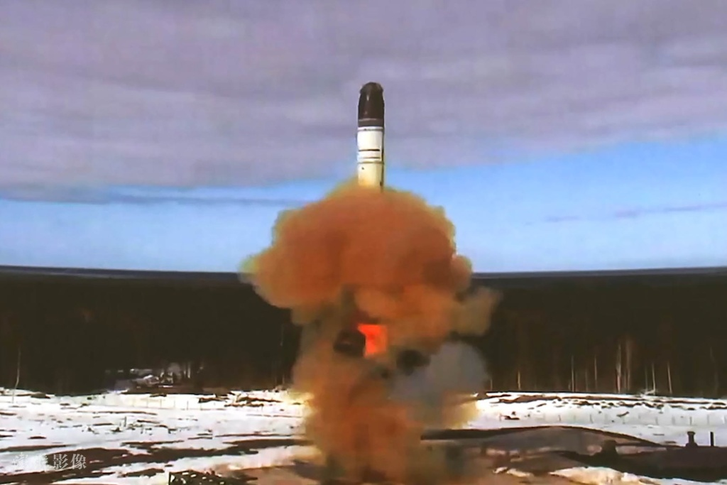 “薩爾馬特”洲際導彈發射瞬間。