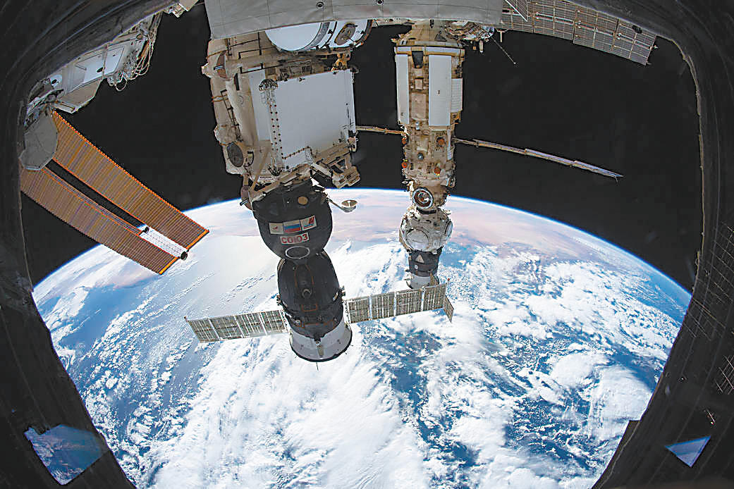 俄罗斯国家航天集团公司公布的国际空间站图像。