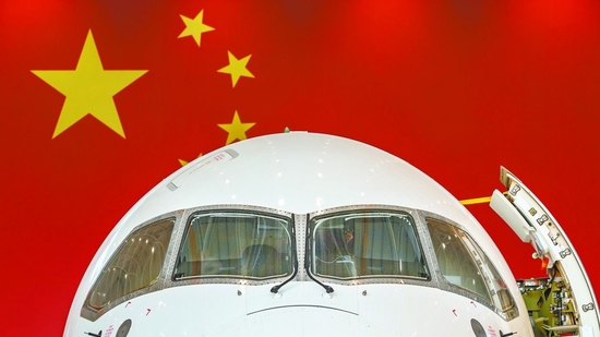 2021年10月30日，南昌航展上，国产大飞机引人注目。（视觉中国）