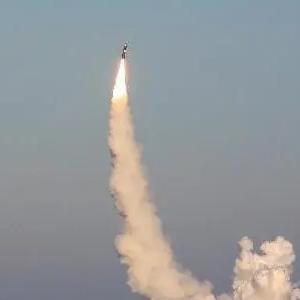 俄新型战略核潜艇试射“布拉瓦”洲际弹道导弹