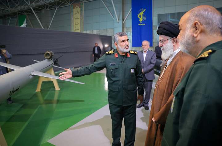 外媒：伊朗对外展示国产高超音速导弹