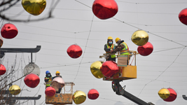 福虎游春 年味渐浓&mdash;&mdash;西安部分区域解封首日见闻