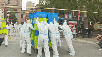 上海战&ldquo;疫&rdquo;24小时：点点微光 汇聚&ldquo;疫&rdquo;线