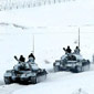 新疆军区大动作 坦克涂新伪装色成群出动