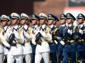 激励干部担当作为，充分解放和增强军队活力