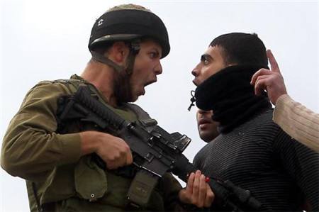 两名巴勒斯坦人被以军士兵开枪打死