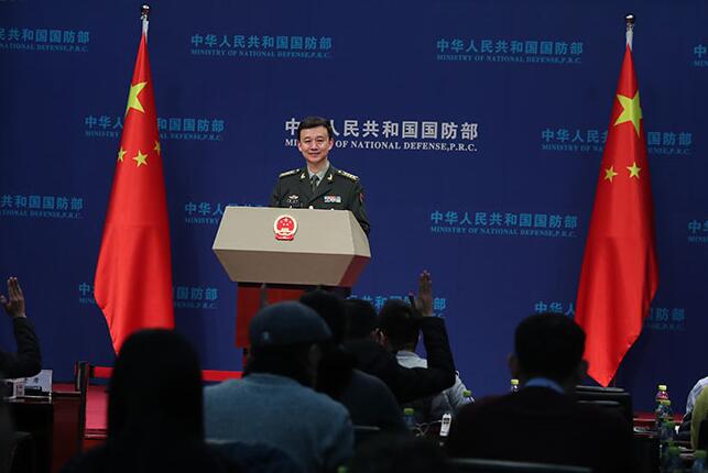 国防部发言人就2018年军训、军队反腐答记者