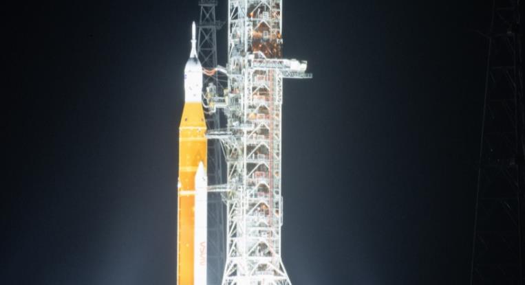 美國新一代登月火箭因引擎故障推遲發射