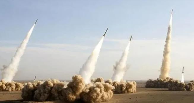 伊朗宣布成功從無人機試射國産“閃電”導彈