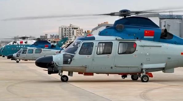 多型號艦載直升機升空！南部戰區海軍航空兵多課目訓練