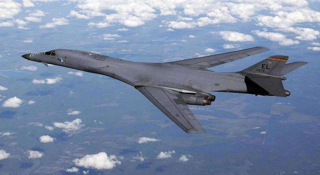 俄国防部：在波罗的海上空发现两架美军轰炸机接近该国空域