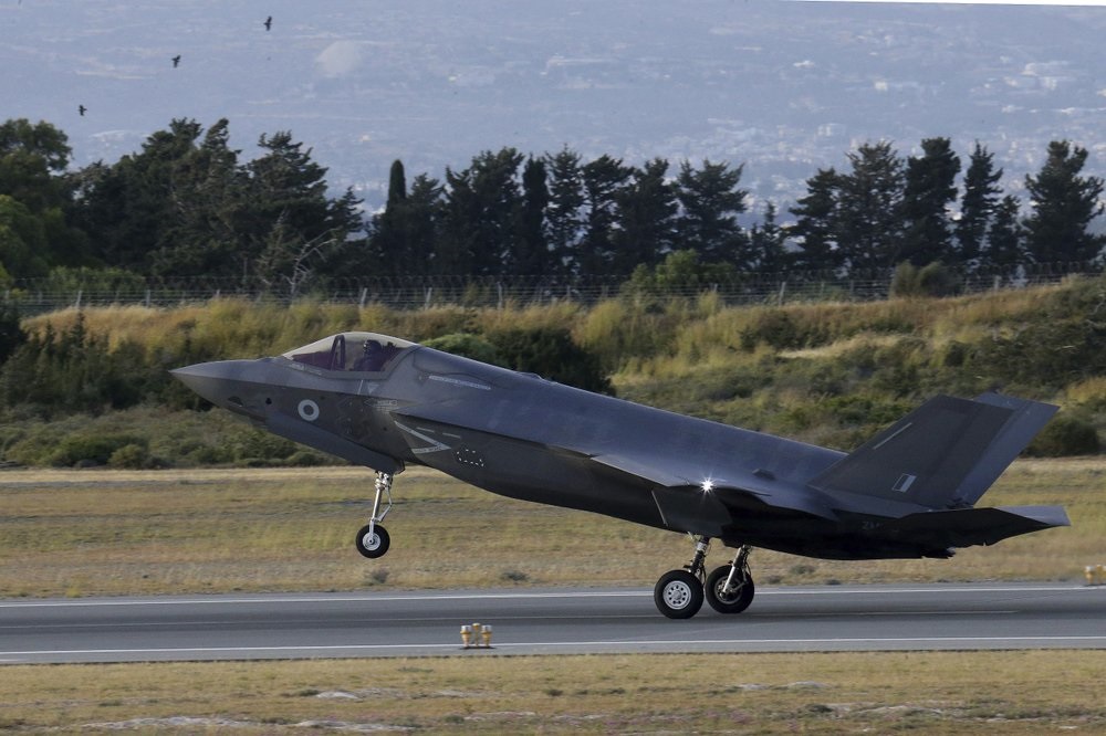 美空军部长盼六代机研发“避免F-35错误”