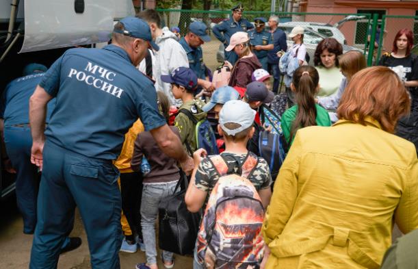 俄邊境州州長：烏軍連日炮擊，該州1300多名兒童將被疏散