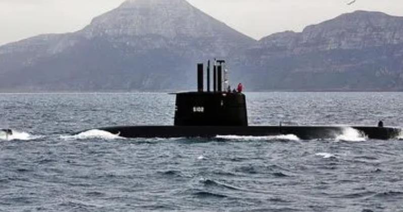 南非潜艇演练遇大浪 3名艇员落水身亡
