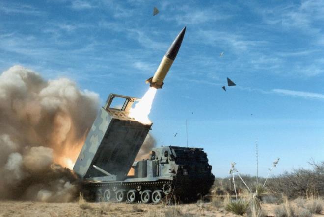 美媒曝：拜登已告知泽连斯基，美国将对乌提供少量远程导弹