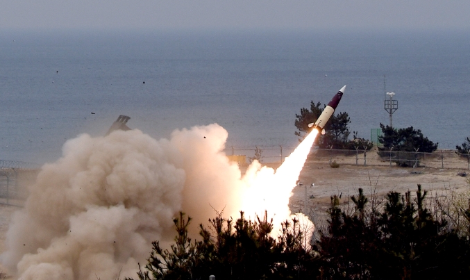 拜登政府被曝考虑向乌提供射程更远的ATACMS导弹