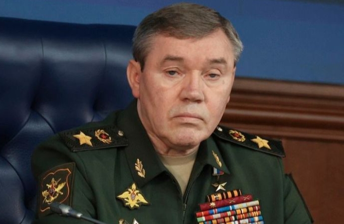 外媒：俄军总参谋长现身乌克兰前线