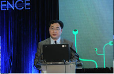 新华网副总裁魏紫川发表演讲