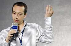 大会现场：嘉宾发言