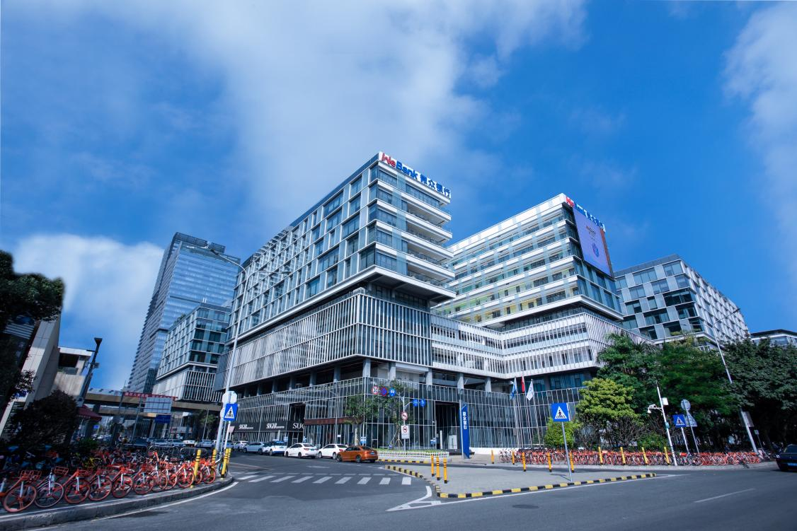 不忘初心，突破创新——微众银行微业贷与小微企业共同走过2021-新华网