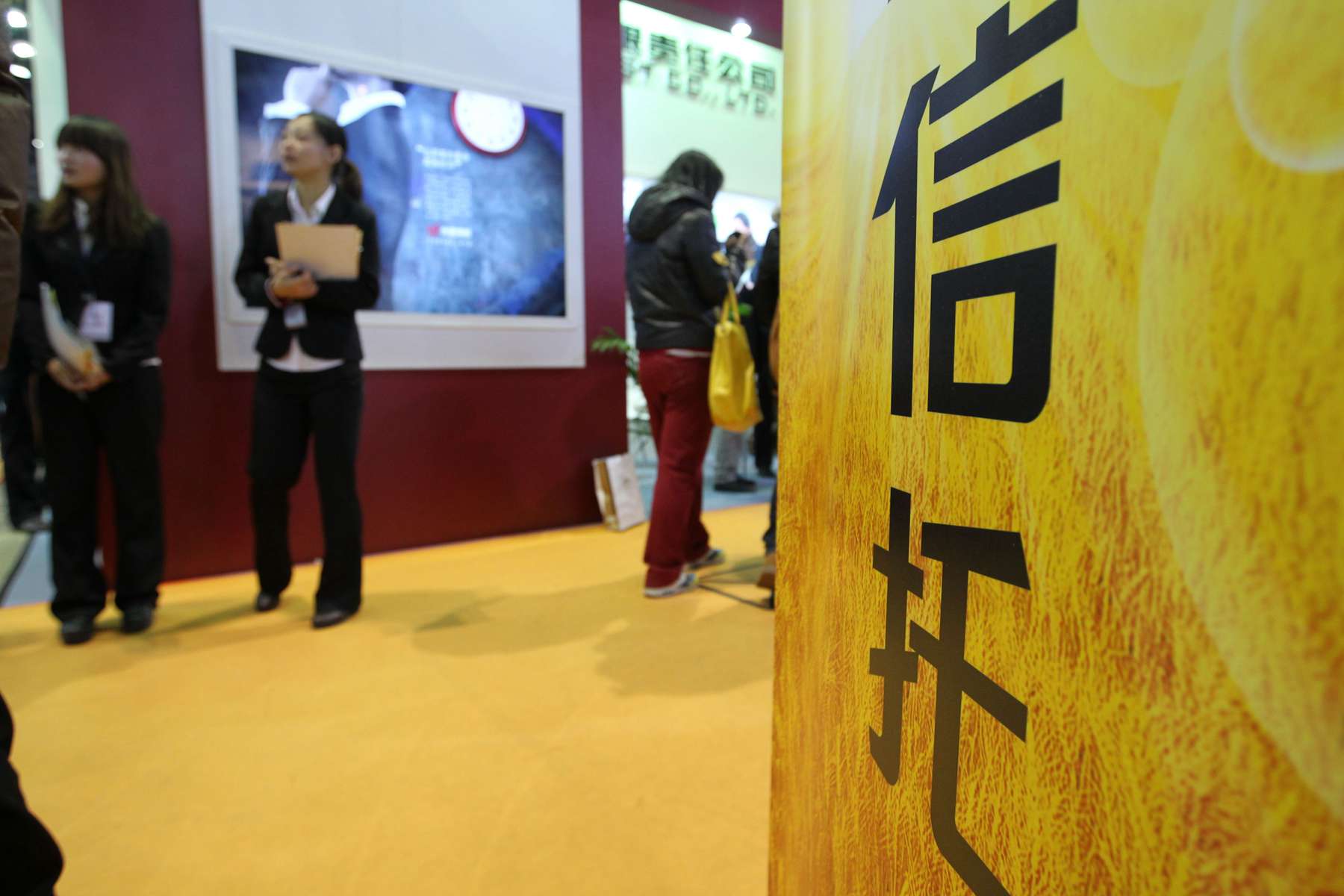 流向工商企业资金占比稳中有升 信托资产规模降至22.7万亿元