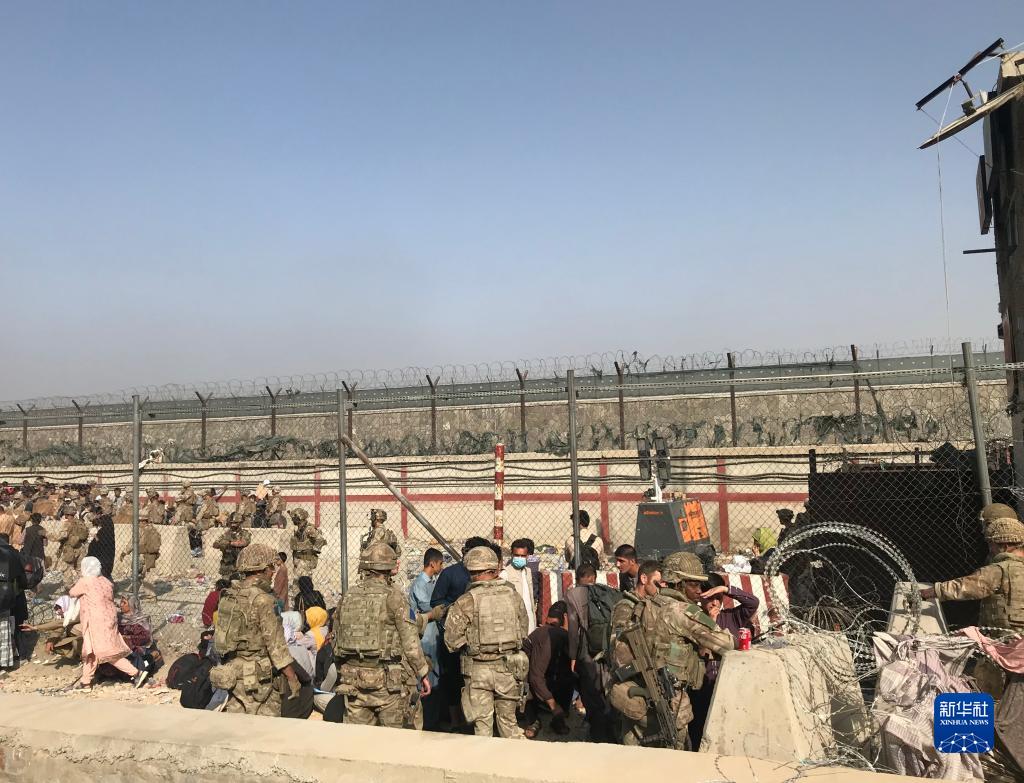 这架原阿富汗空军的C-130运输机都快成喀布尔机场的网红景点了__财经头条