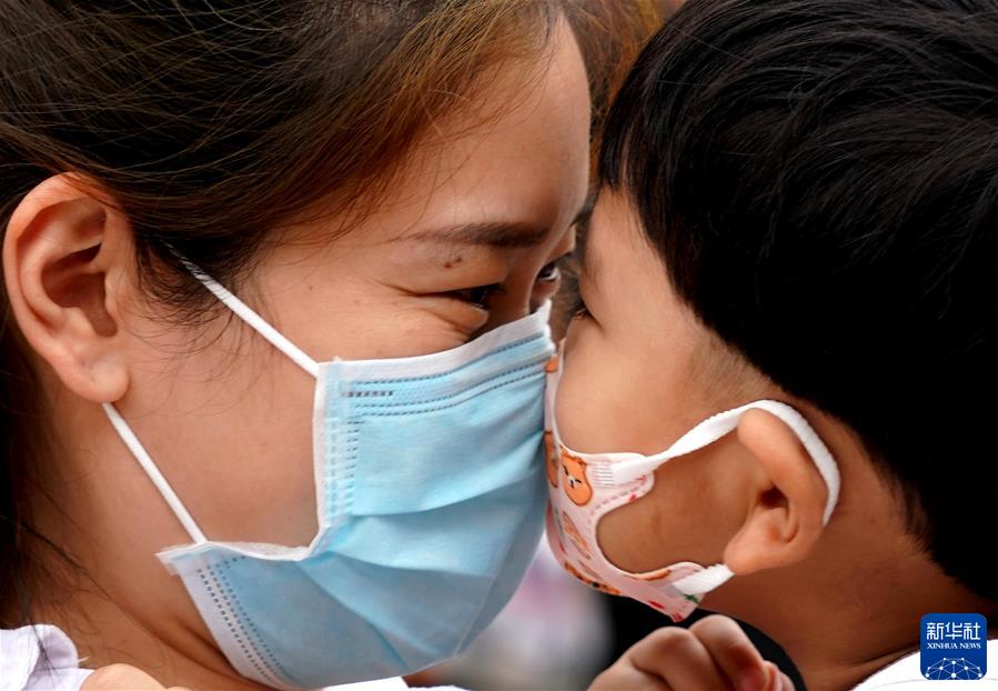 （镜观中国&middot;新华社国内新闻照片一周精选）（1）解封之后