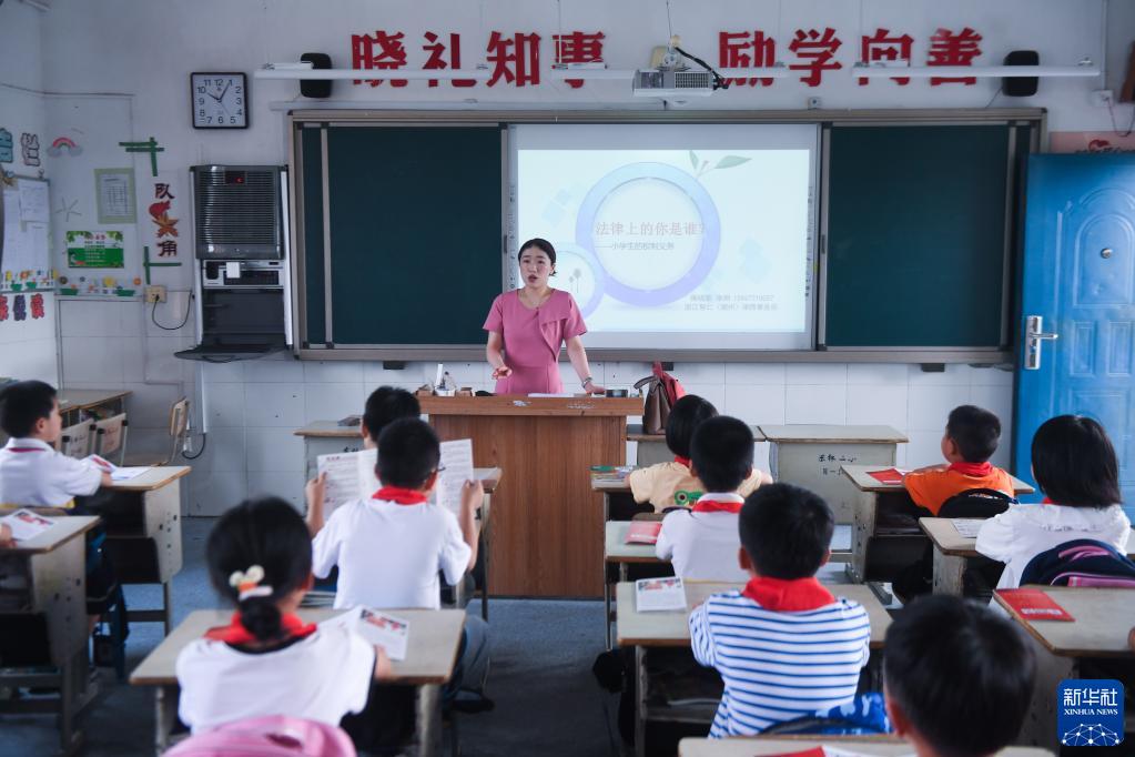 浙江东林镇：普法进校园