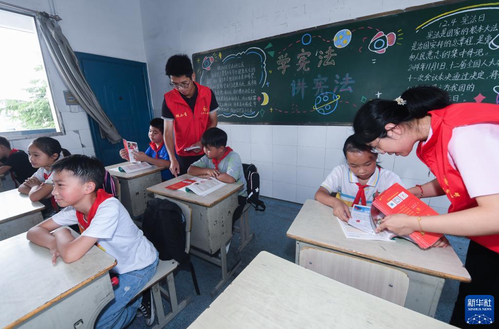 浙江东林镇：普法进校园