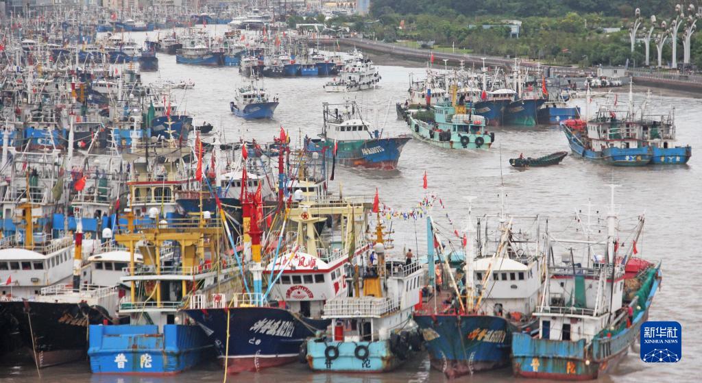 浙江舟山：台风“灿都”逼近 渔船靠港避风