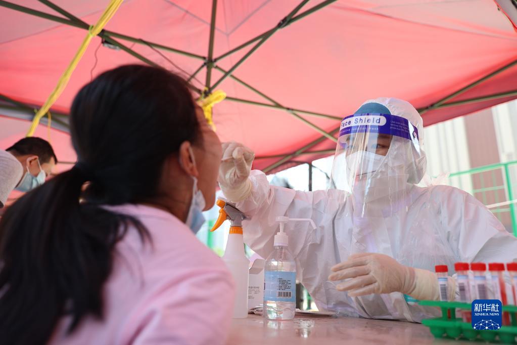 直击：厦门全市居民小区实行闭环管理