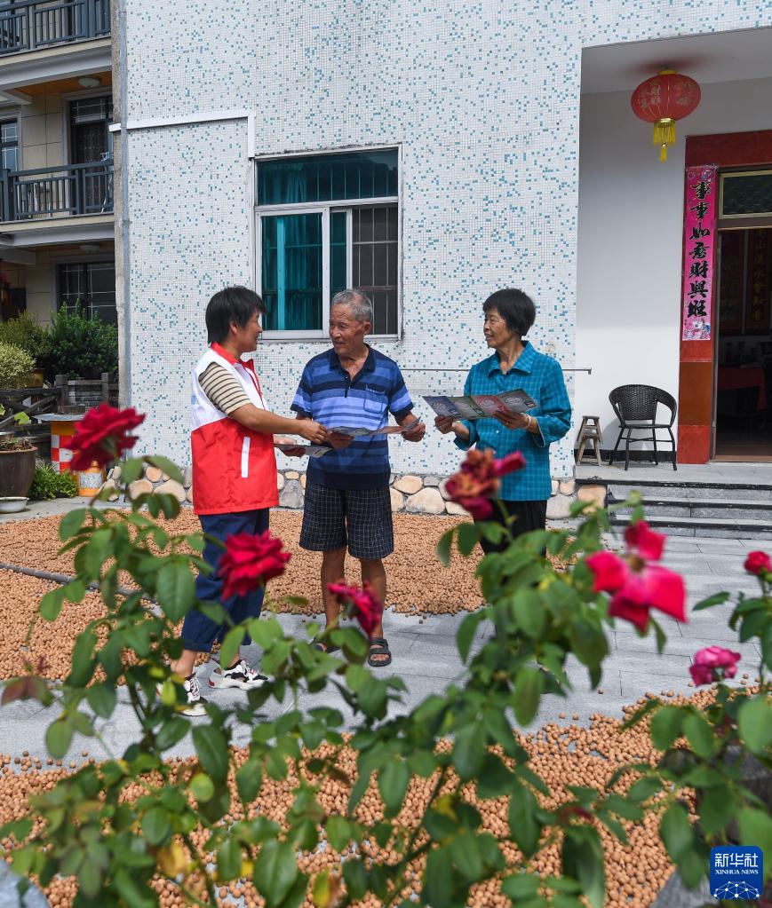 杭州临安：争做垃圾分类“模范生” 助力美丽城镇建设