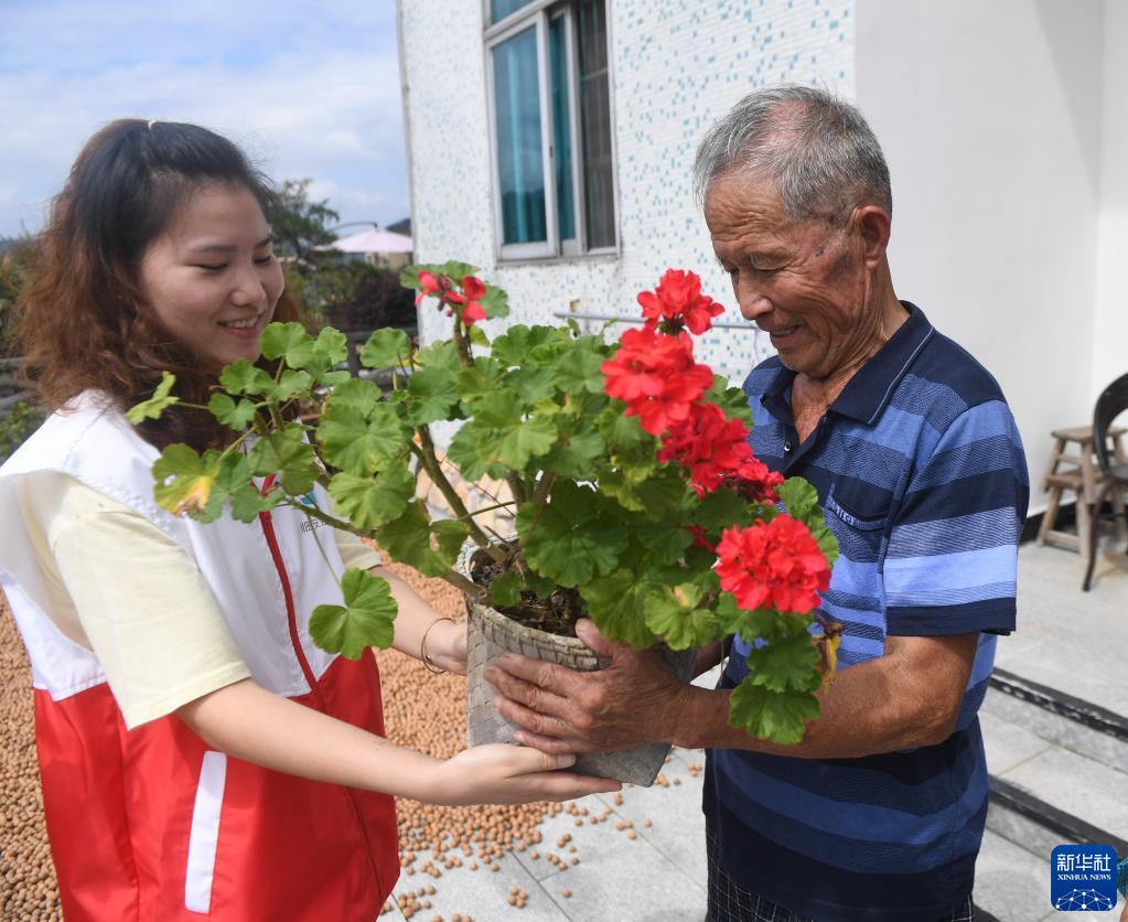杭州临安：争做垃圾分类“模范生” 助力美丽城镇建设