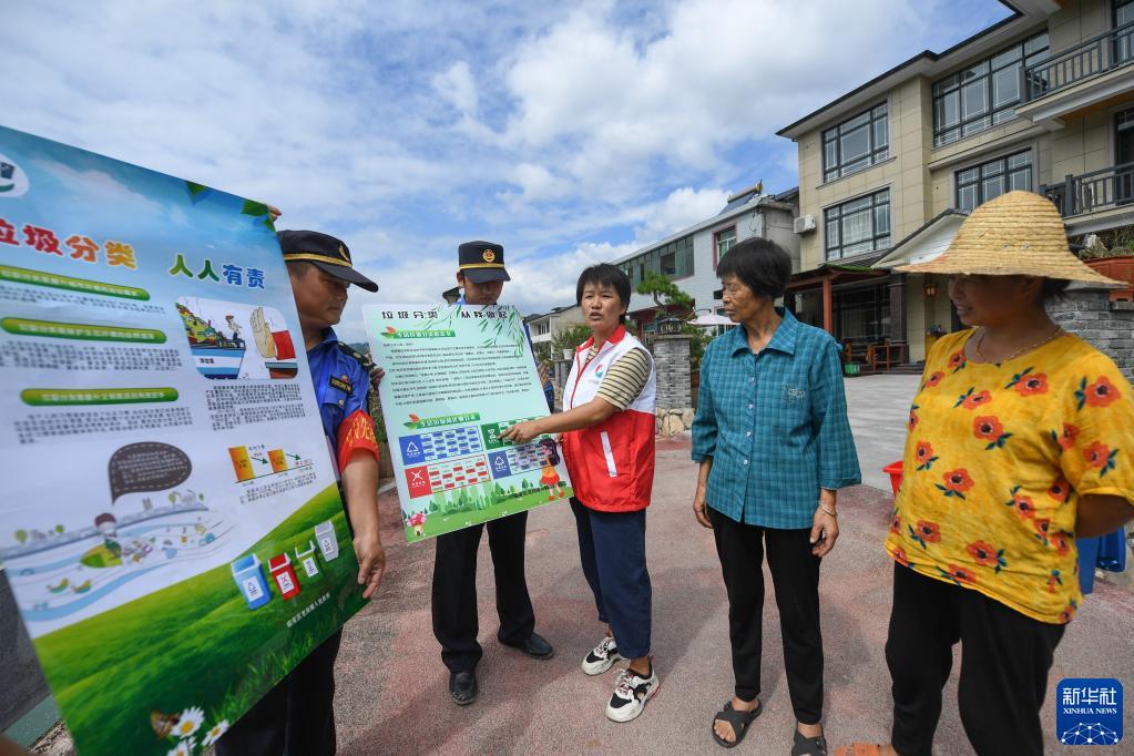 杭州临安：争做垃圾分类“模范生” 助力美丽城镇建设