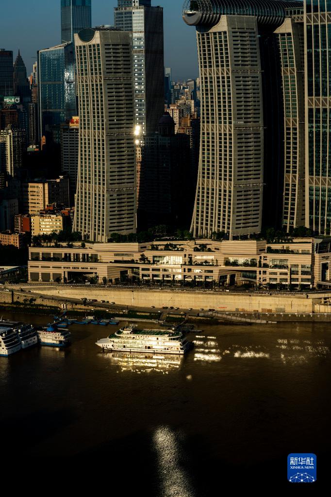 景色迷人！重庆：晨曦中的山水之城