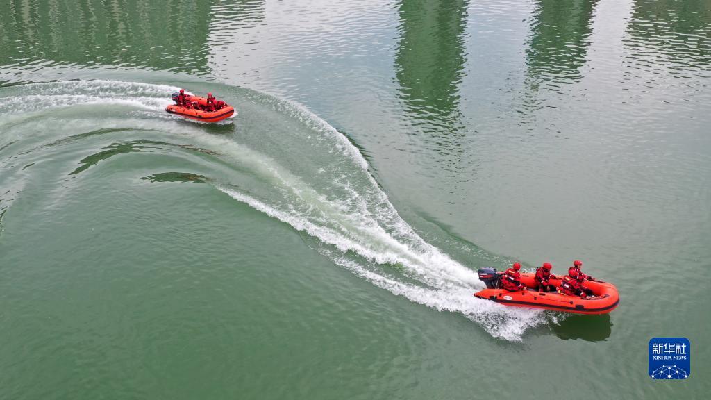 国庆长假临近 “水上尖兵”保障群众出行安全