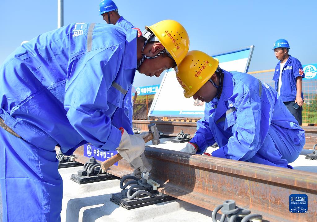 重庆轨道交通4号线二期全线轨通 全长32.8公里