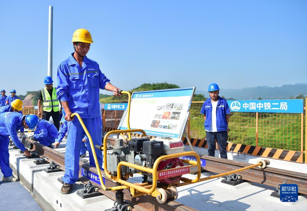 重庆轨道交通4号线二期全线轨通 全长32.8公里