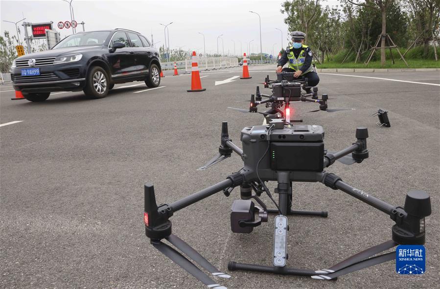 （社会）（1）北京交警启用无人机参与交通执勤