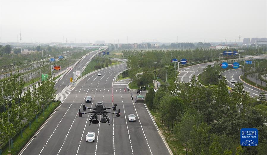 （社会）（3）北京交警启用无人机参与交通执勤