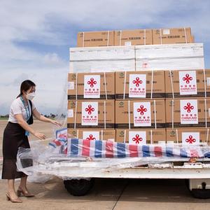 （国际疫情）（3）中国政府援助老挝第六批新冠疫苗抵达万象