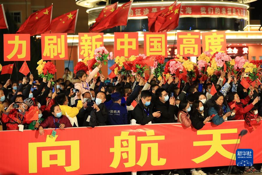 （新华全媒＋）（15）神舟十三号航天员出征