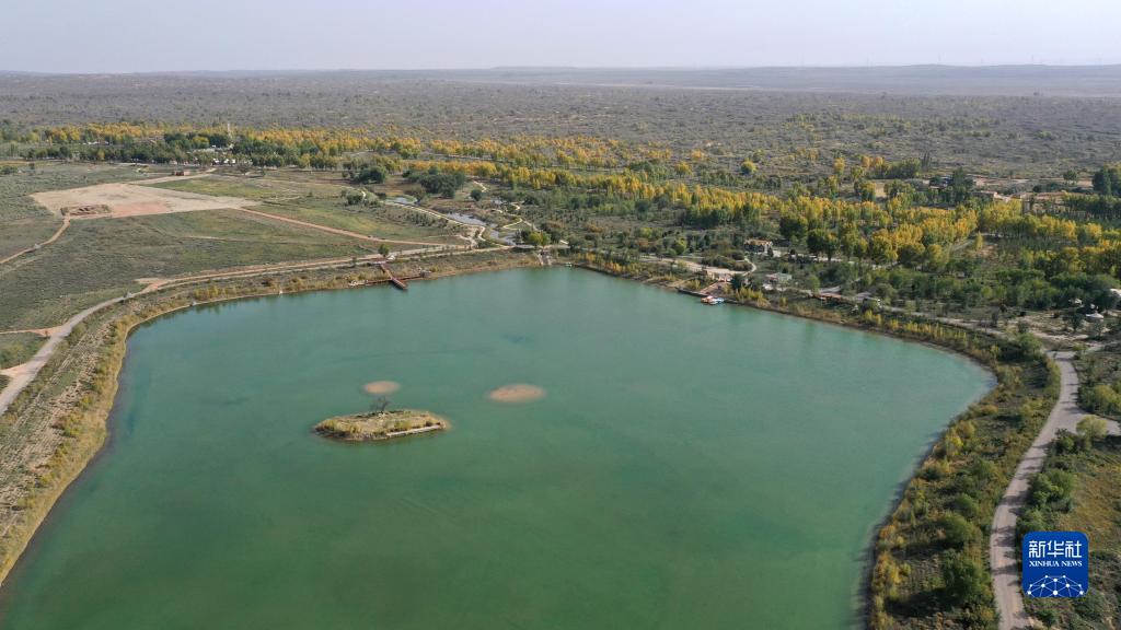 宁夏：秋染哈巴湖