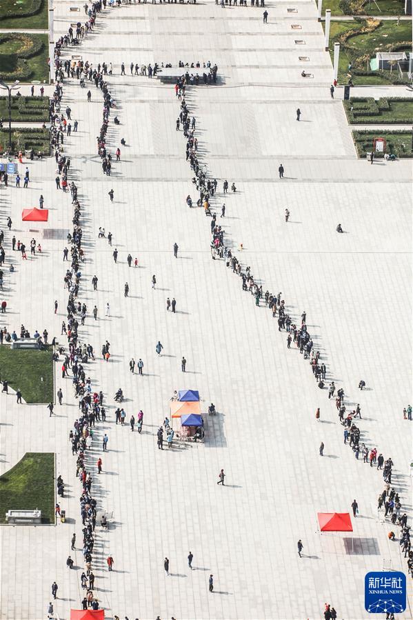 （镜观中国&middot;新华社国内新闻照片一周精选）（10）兰州核酸检测工作有序开展