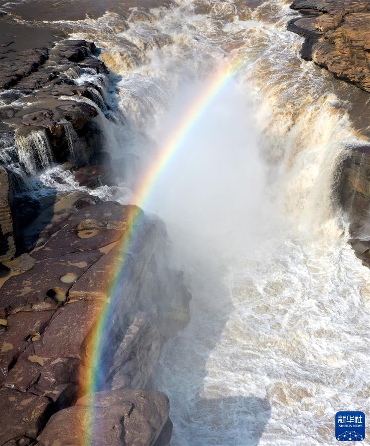 （镜观中国&middot;新华社国内新闻照片一周精选）（7）彩虹瀑布