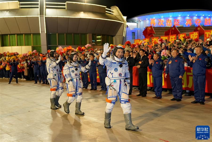 （镜观中国&middot;新华社国内新闻照片一周精选）（3）神舟十三号航天员出征