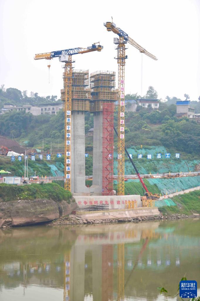 四川泸州沱江特大桥建设稳步推进