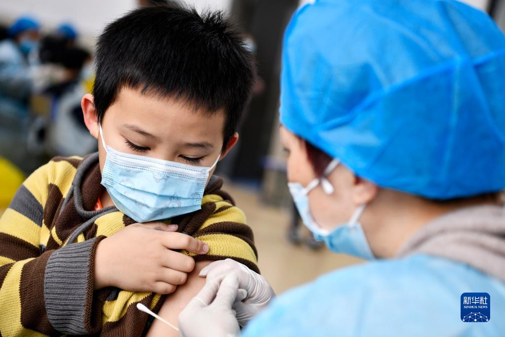 贵阳：新冠疫苗接种进校园