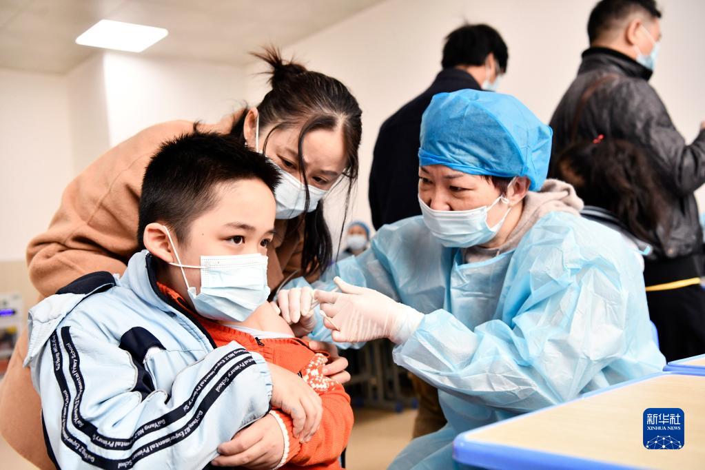 贵阳：新冠疫苗接种进校园