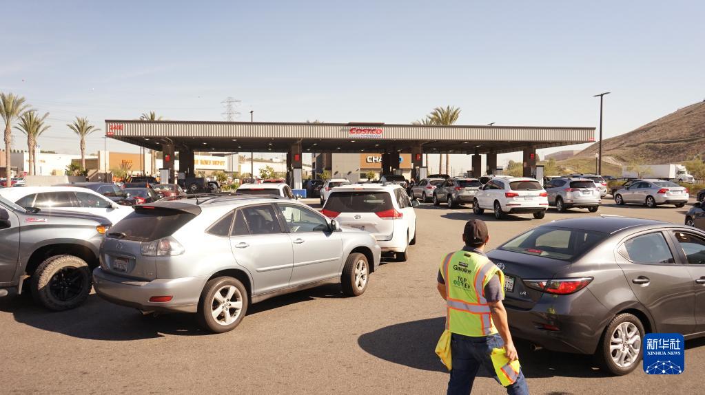 美国加州汽油价格再创新高 每加仑4.682美元！